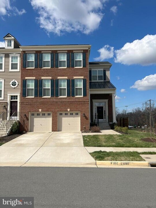 42595 Oak Pk Sq in Ashburn, VA - Building Photo