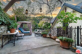8066 Woodland Ln in Los Angeles, CA - Building Photo - Building Photo