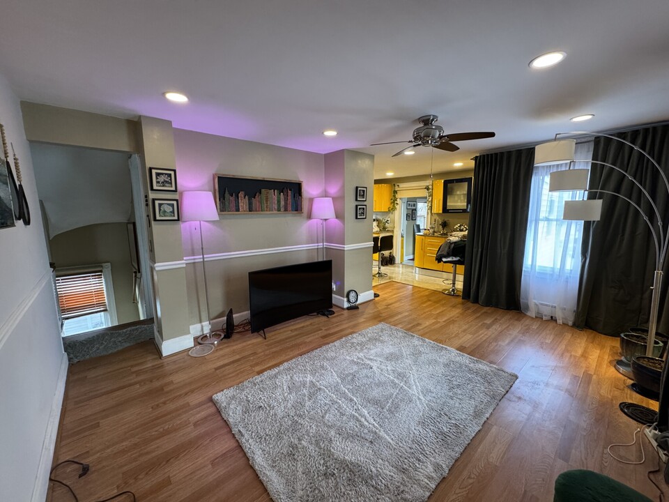 18 Plimpton Ave, Unit 2 in Norwood, MA - Building Photo