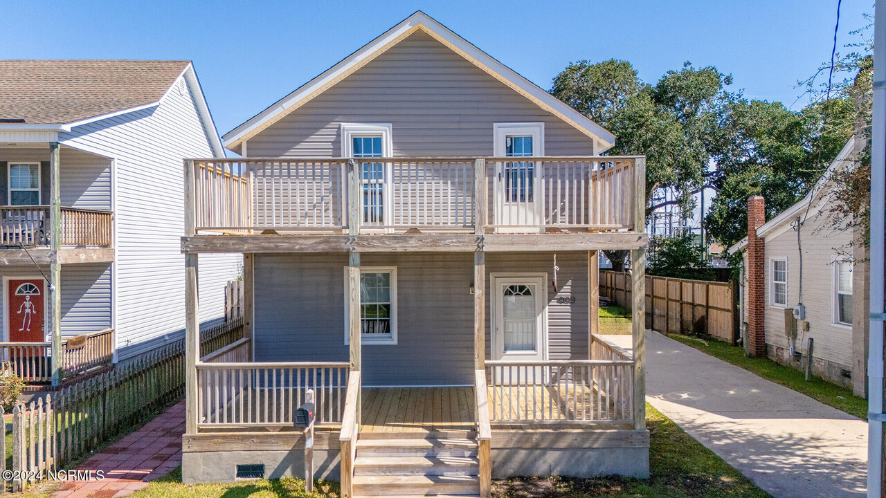 909 Cedar St in Beaufort, NC - Building Photo