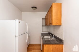 1421 W Farwell Ave in Chicago, IL - Foto de edificio - Building Photo