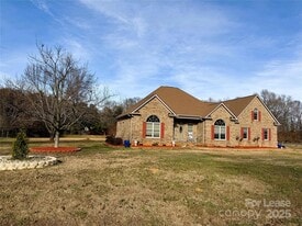 5919 Newell Dr in Monroe, NC - Building Photo