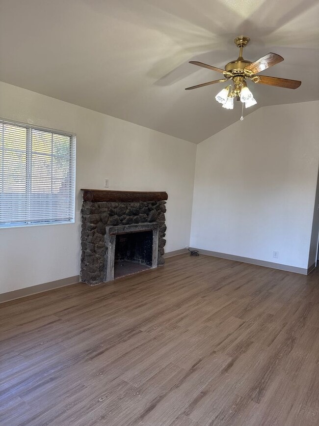 3995 Canada Rd in Gilroy, CA - Building Photo - Building Photo