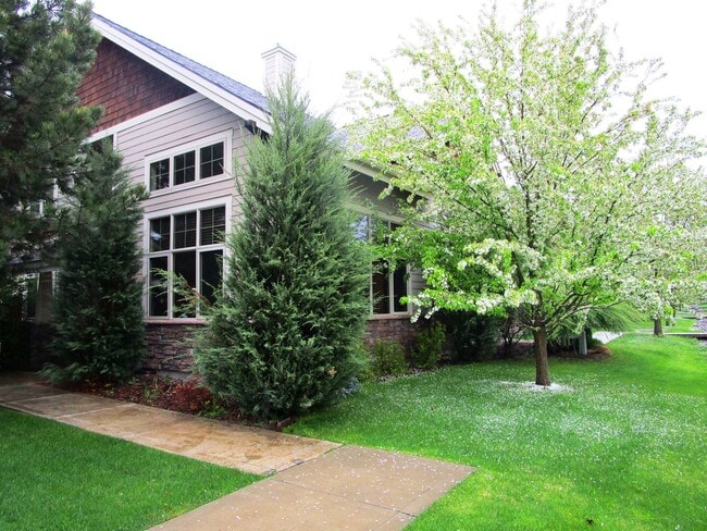 5017 River Lakes Pkwy in Whitefish, MT - Building Photo - Building Photo