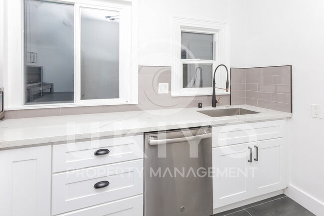 3827 West St in Oakland, CA - Building Photo - Building Photo