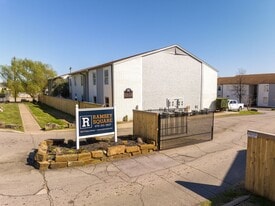 Ramsey Square: 1 & 2 Bedroom Apartments wi... in Fort Smith, AR - Building Photo