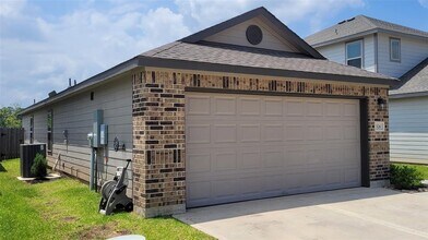 526 Dalloway St in Montgomery, TX - Building Photo - Building Photo
