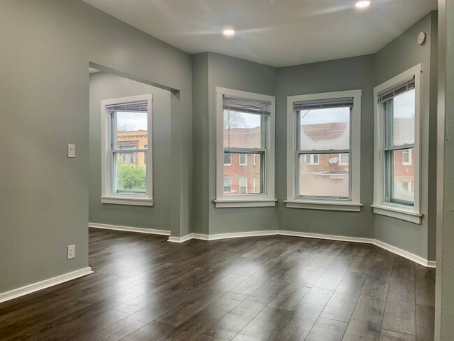 3547 W Diversey Ave in Chicago, IL - Building Photo - Building Photo