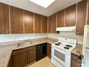 2200 Woodside Ln in Sacramento, CA - Building Photo - Building Photo