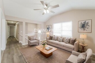 918 SE Kingscross Rd in Blue Springs, MO - Building Photo - Building Photo