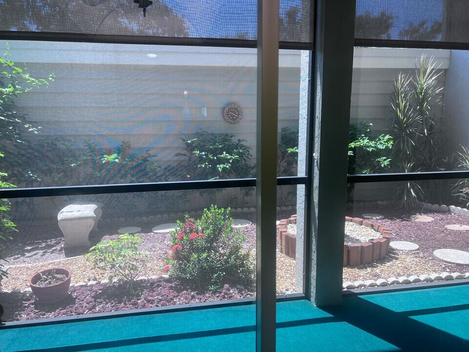 1504 Pine Lake Dr in Venice, FL - Building Photo