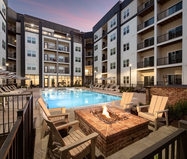 The Duke Metrocenter in Nashville, TN - Foto de edificio - Building Photo