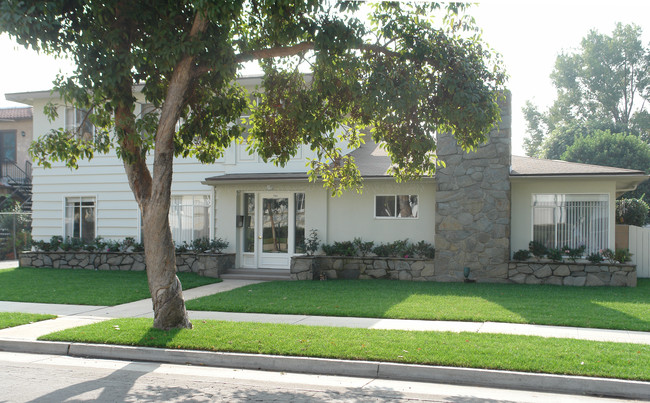 784 Santa Barbara St in Pasadena, CA - Building Photo - Building Photo