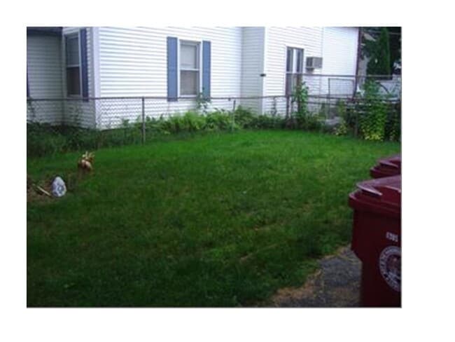 242 Branch St, Unit Apt B in Lowell, MA - Building Photo - Building Photo