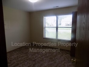 950 Monterey Way in Lawrence, KS - Foto de edificio - Building Photo