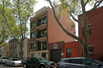 218 Frost St in Brooklyn, NY - Building Photo - Building Photo