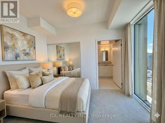 238 Simcoe St in Toronto, ON - Building Photo - Building Photo