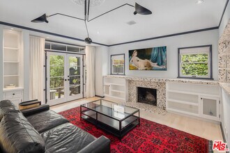 381 Huntley Dr in West Hollywood, CA - Building Photo - Building Photo