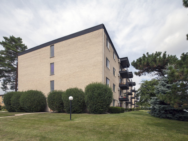 315 SALEM LLC in Arlington Heights, IL - Building Photo - Building Photo