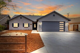 616 W Vassar Ave in Visalia, CA - Building Photo