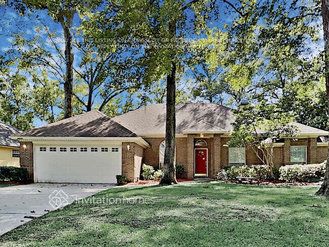 property at 11826 Clearwater Oaks Dr W