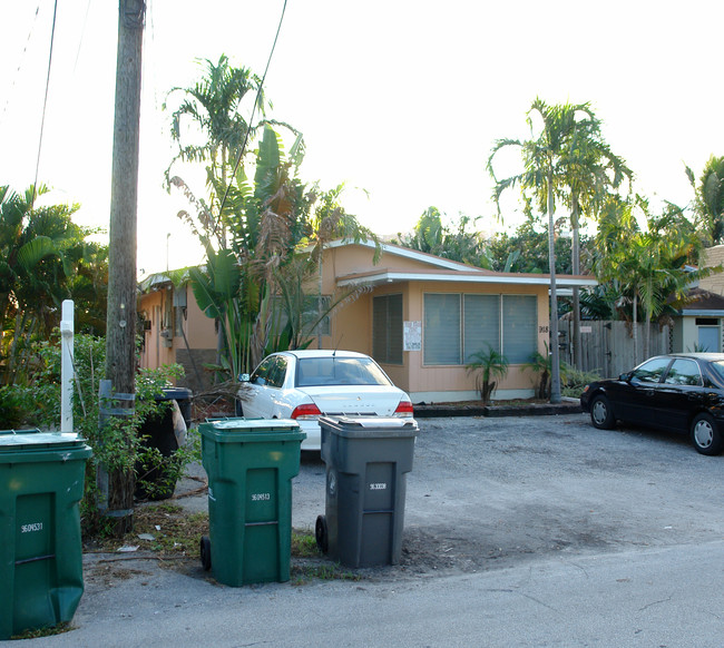 918 NE 17th Ter in Fort Lauderdale, FL - Building Photo - Building Photo