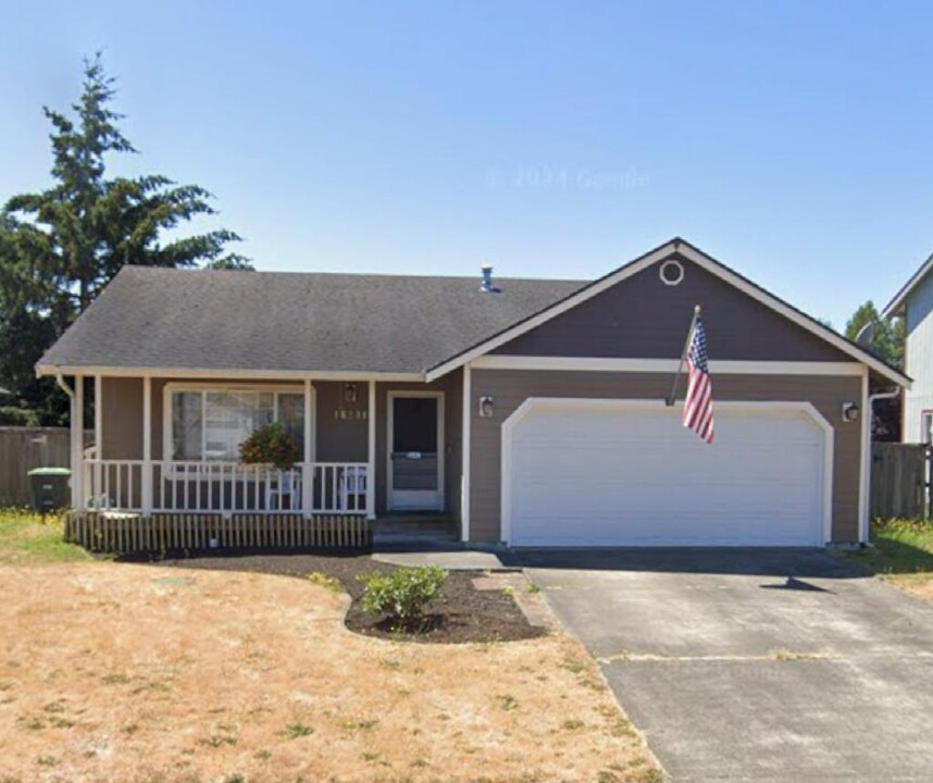 16231 Prairie Creek Loop SE in Yelm, WA - Foto de edificio