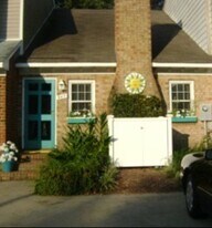 947 Wildwood Square Ct in Virginia Beach, VA - Building Photo