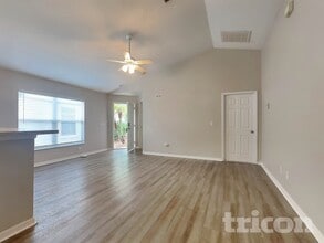 7526 Oxford Garden Cir in Apollo Beach, FL - Building Photo - Building Photo