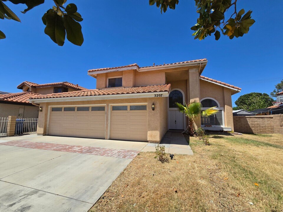 3207 Maricotte Dr in Palmdale, CA - Building Photo