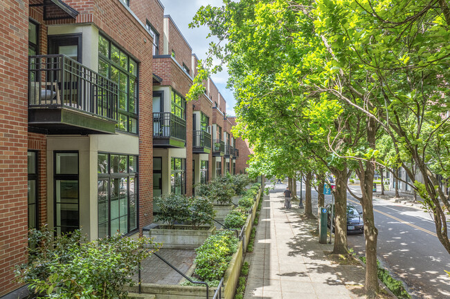 Johnson Street Townhomes in Portland, OR - Foto de edificio - Building Photo