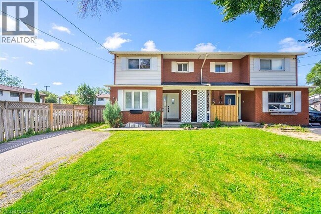 9 Dianne Ct in Hamilton, ON - Building Photo - Building Photo