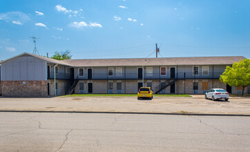 Saffari Apartments in Killeen, TX - Building Photo - Building Photo