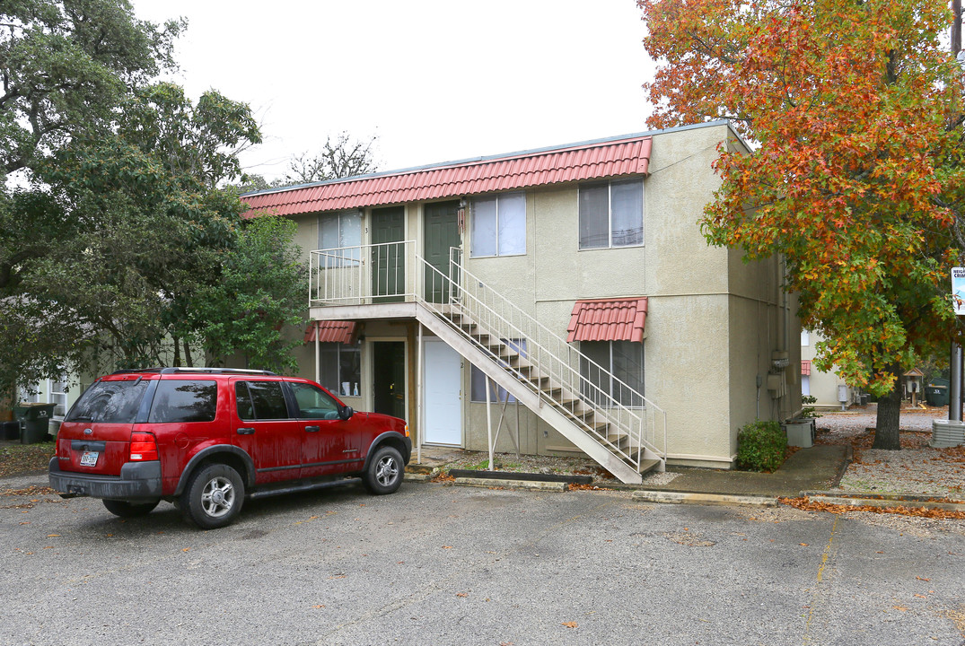 Chestnut Place Apartments in San Marcos, TX - Building Photo