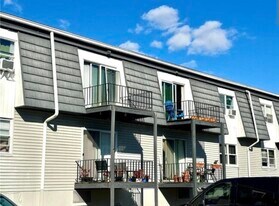 4 White Gate Rd in Wappingers Falls, NY - Building Photo