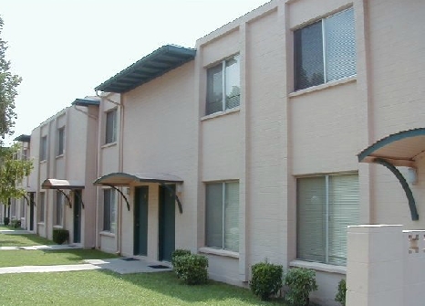 Cypress Manor in Phoenix, AZ - Building Photo