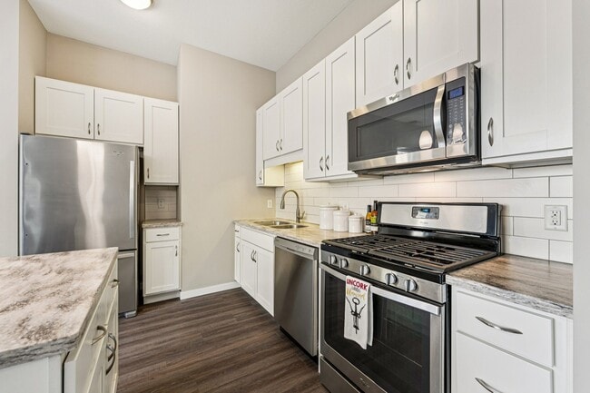 71 France in Edina, MN - Building Photo - Building Photo