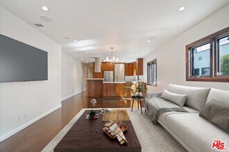 458 N La Jolla Ave in Los Angeles, CA - Building Photo - Building Photo