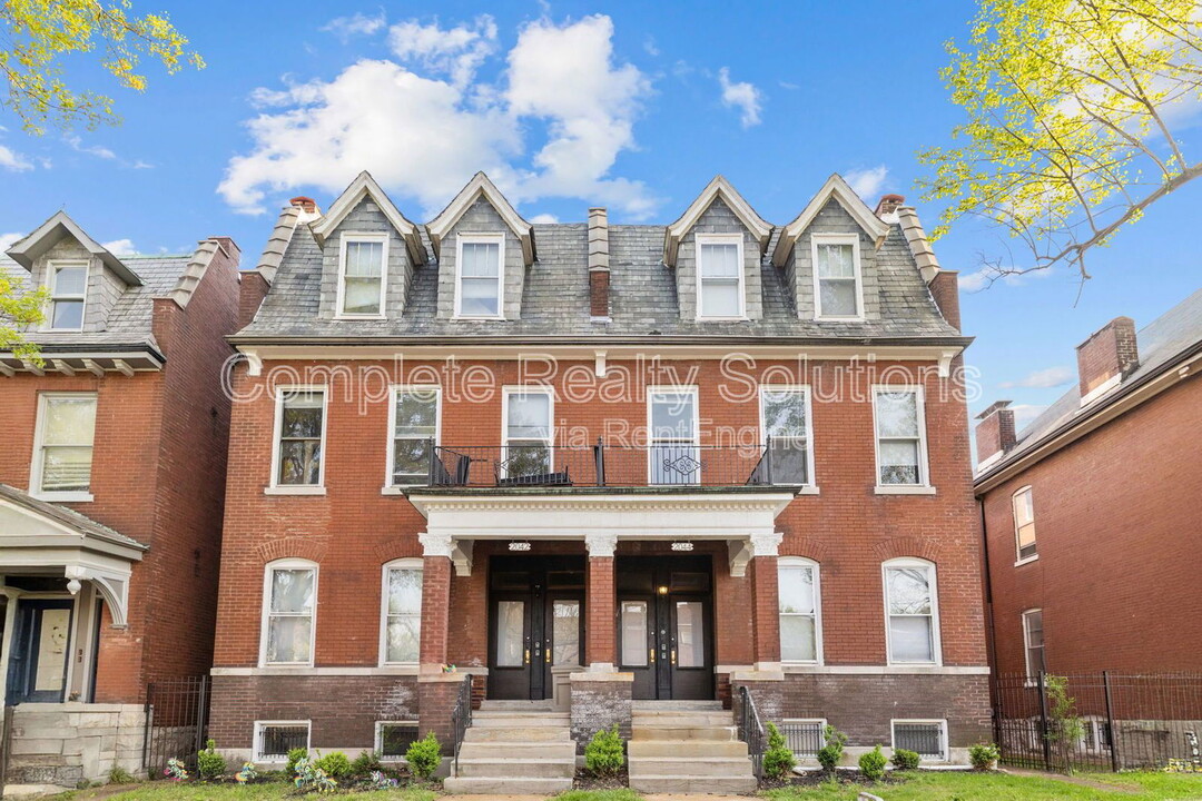 2044 Russell Blvd in St. Louis, MO - Building Photo