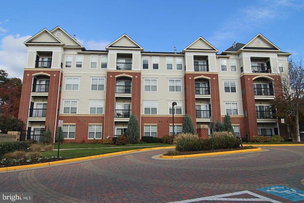 3851 Aristotle Ct in Fairfax, VA - Building Photo