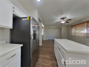 8504 Last Point Ave in Las Vegas, NV - Foto de edificio - Building Photo