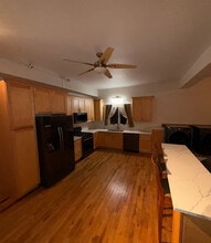 23 Summer St, Unit 1 in Fairhaven, MA - Foto de edificio - Building Photo