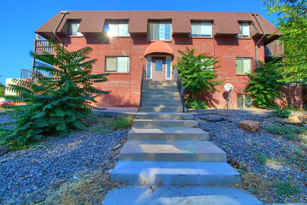 3373 S Alcott St in Sheridan, CO - Building Photo