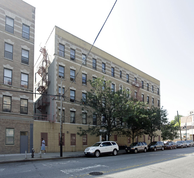 1354 Boston Rd in Bronx, NY - Foto de edificio - Building Photo