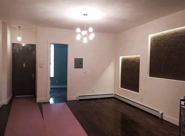92 Harman St, Unit 1 in Brooklyn, NY - Foto de edificio - Building Photo