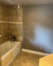 5165 Mandeville St in New Orleans, LA - Building Photo - Building Photo
