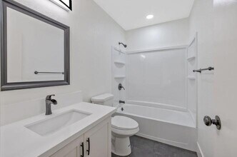 1246 E Buckingham Way in Fresno, CA - Building Photo - Building Photo