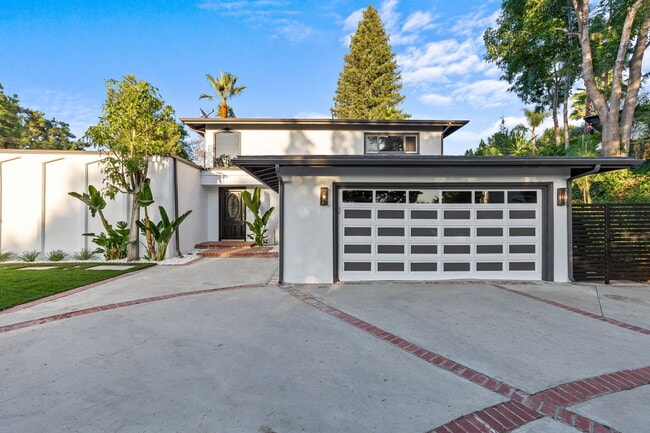 4920 Tarzana Woods Dr in Tarzana, CA - Building Photo - Building Photo