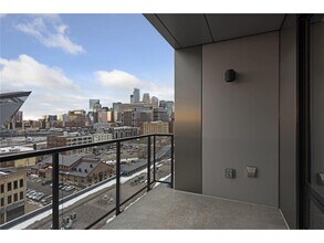 212 10th Ave S in Minneapolis, MN - Foto de edificio - Building Photo