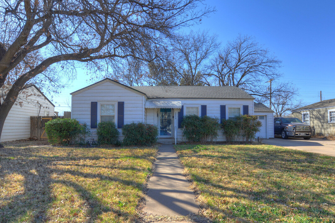 2513 28th St in Lubbock, TX - Building Photo